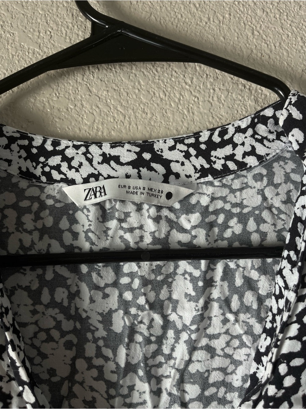 Zara Gray and White Floral Print Dress - Picture 7 of 7